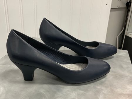 Shoes Heels Kitten By Easy Street In Navy, Size: 9.5 on Sale