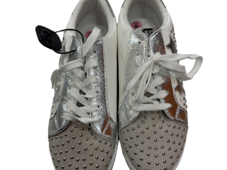 Shoes Sneakers By Clothes Mentor In White, Size: 9 Online