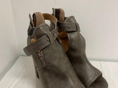 Shoes Heels Block By Report In Grey, Size: 8.5 on Sale