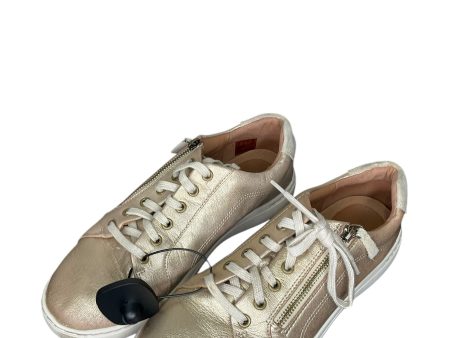 Shoes Sneakers By Clarks In Gold, Size: 11 For Discount