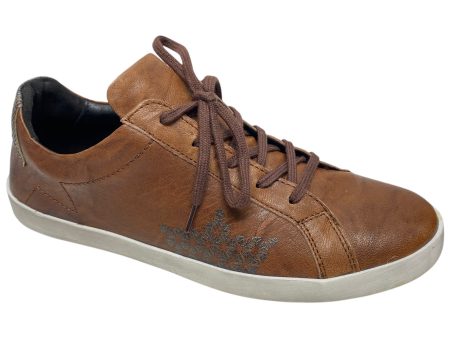 Shoes Sneakers By Cmb In Brown, Size: 7.5 Fashion